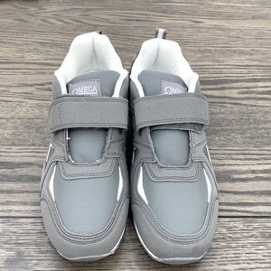 Omega mens gray shoe with comfort zone size 10.5 D